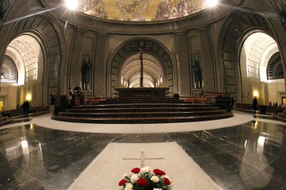 El interior de la basílica del Valle de los Caídos.
