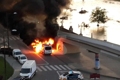 Crema una ambulància a Lleida