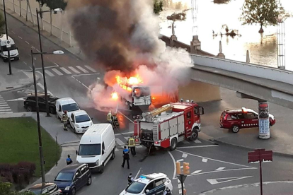 Quema una ambulancia en Lleida