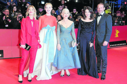 Heike Makatsch, Elle Fanning, Helen Mirren, Iris Berben y Wotan Wilke Moehring, en la inauguración.