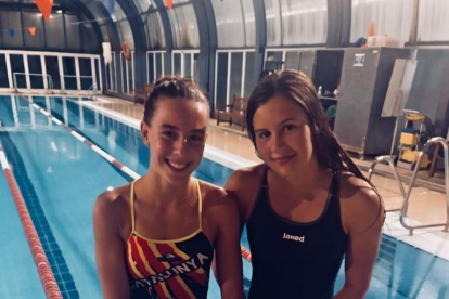 Dos nadadoras del Balaguer, con la FCN