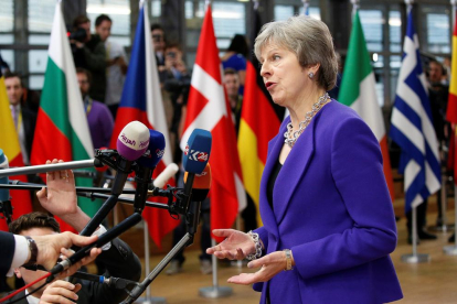 La primera ministra britànica, Theresa May, ahir a Brussel·les.