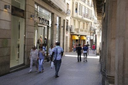 La botiga de Zara, al carrer Major, és una de les més grans de tot l’Eix Comercial.