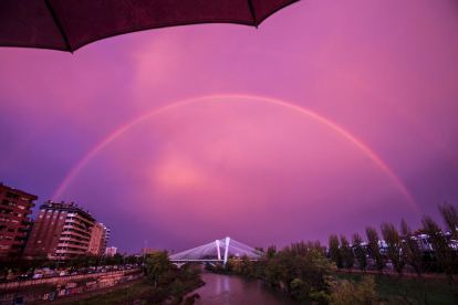 El cielo de Lleida, un espectáculo de colores tras la lluvia 