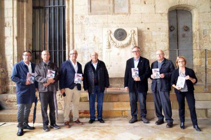 Presentació ahir dels actes del Dia de la Seu Vella al claustre, al costat de la placa de Morera i Galícia.