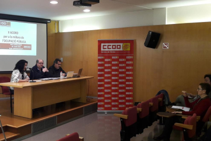 Un momento de la asamblea informativa celebrada en Lleida.
