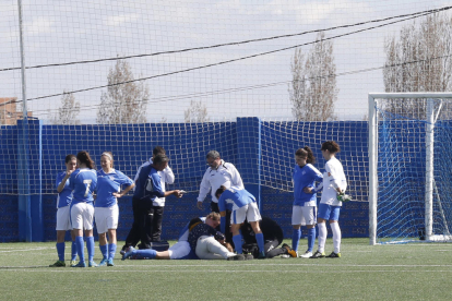 El partit es va interrompre durant 13 minuts per la lesió de Solà, que va patir un cop al cap.