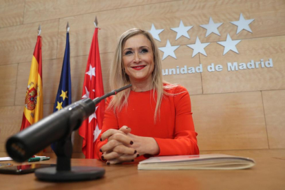 La presidenta madrilenya, Cristina Cifuentes, ahir en una roda de premsa del Govern regional.