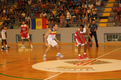 Andorra y Manresa llenan el pabellón de Balaguer en un partido de pretemporada de la ACB de carácter benéfico