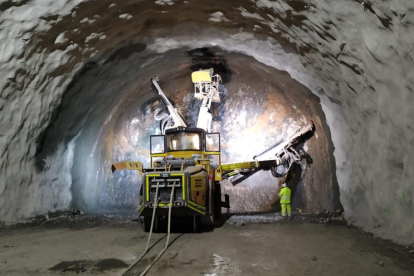 Les obres de perforació del túnel de Tres Ponts a l'Alt Urgell.