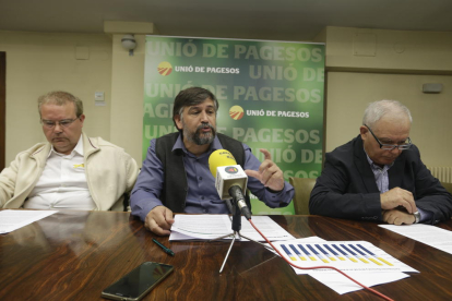 Ramon Augé, Joan Caball y Santi Querol, responsables de UP, ayer en rueda de prensa.