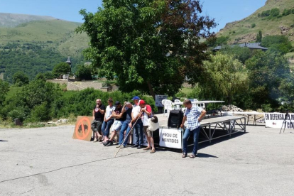 Un moment de la mobilització dels ramaders a Llessui, al municipi de Sort.