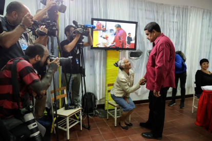 Els veneçolans voten cap d’estat per encarar la crisi del país