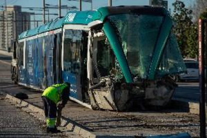 Un accident en un tramvia causa 4 ferits a l'estació de Sant Adrià de Barcelona