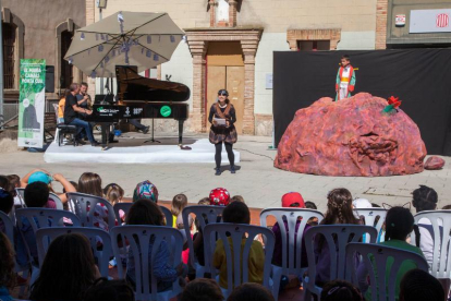 El pianista Santi Riu creó el espectáculo infantil ‘El petit príncep’ junto a la compañía Campi Qui Pugui.  