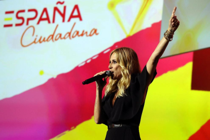 Marta Sánchez cantó “a capella” su versión del himno en la presenciación de la plataforma de Cs.