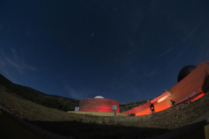 Vista nocturna del Centre d’Observació de l’Univers (COU) en Àger. 