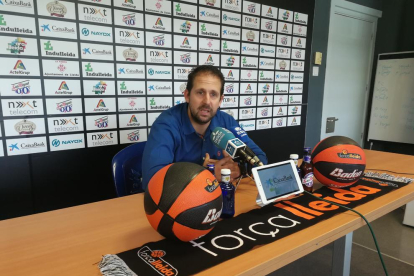 Jorge Serna, durante la rueda de prensa de ayer.