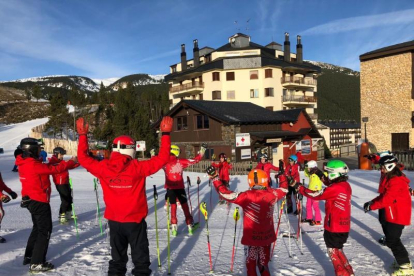 L’escola d’esquí va encetar ahir les classes als primers alumnes de la temporada a Port del Comte.