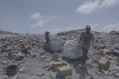 En Maldivas existe una isla compuesta de desechos plásticos.
