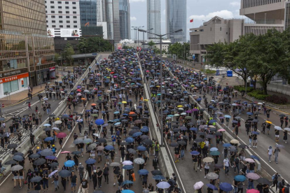 Milers de hongkonguesos van sortir novament ahir als carrers.