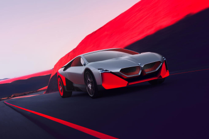 Aquest model ofereix un avanç del futur electrificat de BMW M al centrar l'atenció en un conductor compromès en la conducció.