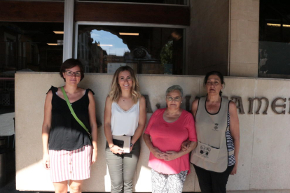 D’esquerra a dreta, Cèlia Camarasa (tècnica municipal), Marta Cullerés (coordinadora del projecte), Leonor Guillen i Asun Abellar.
