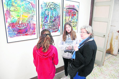 La inauguració de l’exposició va tenir lloc diumenge passat a la Casa Dalmases de Cervera.