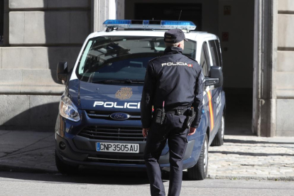 Arribada del furgó de la Policia Nacional amb el president de l'Assemblea Nacional Catalana (ANC), Jordi Sànchez.