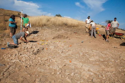 Una docena de arqueólogos participan en los trabajos para recuperar la necrópolis ibérica. 