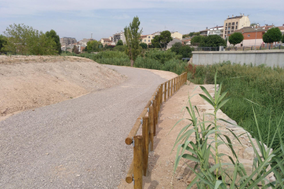 Habiliten un nou espai de passeig vora la riba del riu Ondara