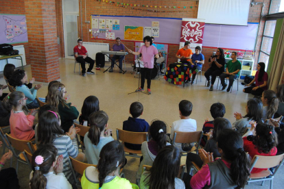Usuarios de Acudam Mollerussa durante la presentación del proyecto en Ivars d’Urgell.