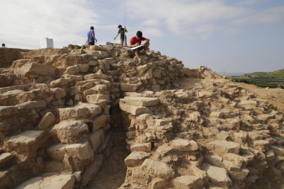 Arqueòlegs treballaven ahir al jaciment del poblat de Gebut, datat entre els segles III i I aC.