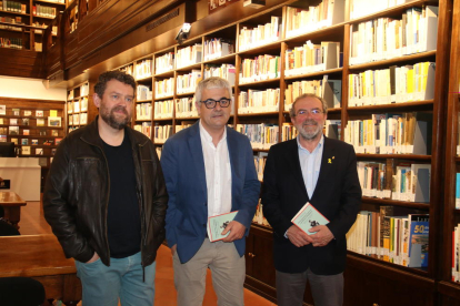 Francesc-Marc Álvaro; el autor del libro, Josep Martí; y el presidente de la Diputación, Joan Reñé.
