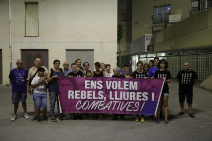 Participants ahir a la marxa nocturna convocada per Marea Lila de Lleida, que va sortir des de la plaça dels Fanalets fins a arribar a la Paeria.