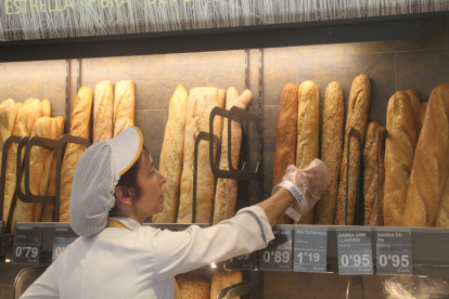 Venta de pan ayer en un establecimiento de la capital del Segrià. 