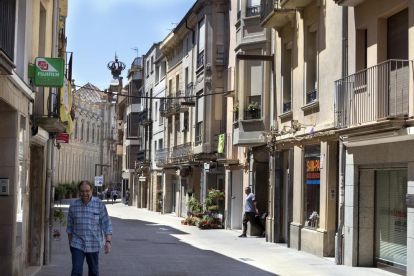 Imagen de la calle General Güell de Cervera.