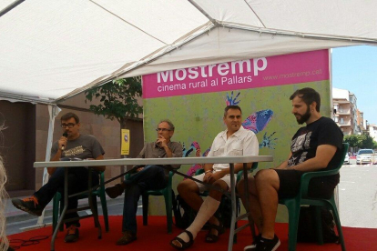 El moderador del debat, Jaume Solé, amb Pep Coll, Ferran Blanch i Octavi Espuga ahir al festival.
