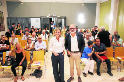 Montse Mínguez y Fèlix Larrosa presentaron sus programas ayer ante decenas de militantes.