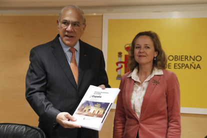 El secretario general de la OCDE, Ángel Gurría, y la ministra de Economía, Nadia Calviño, ayer.