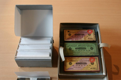 Les plaques restaurades, dipositades a l’Arxiu Generau d’Aran.