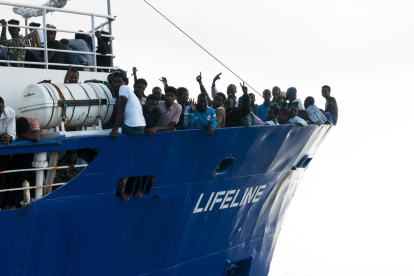 El barco de la ONG alemana con 224 inmigrantes a bordo.
