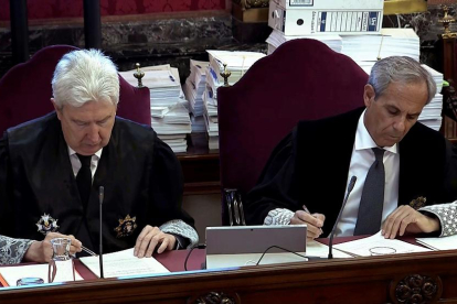 Els fiscals Javier Moreno i Fidel Cadena, en una sessió del judici.