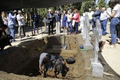 Recuperen cinc cossos de la fossa de la Guerra Civil a Alguaire