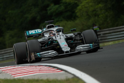 Lewis Hamilton durant la sessió matinal del Gran Premi d’Hongria, on va marcar el millor crono.