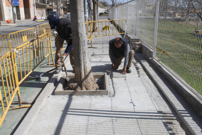 El Ayuntamiento de Tàrrega contrata a personas en situación de paro para desarrollar tareas de mejora de la vía pública