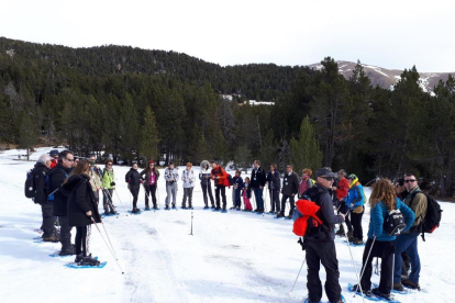 Els participants en l’excursió a l’estació d’esquí nòrdic de Lles de Cerdanya.