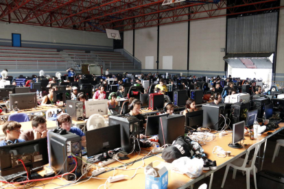 La Lan Party de Tàrrega reuneix 150 aficionats a la informàtica i els videojocs