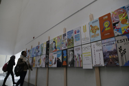 Exposició dels cartells a l’edifici Polivalent de la UdL.
