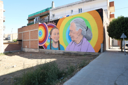 El mural que rinde homenaje a Greta Thunberg y a Jane Goodall, ya terminado.